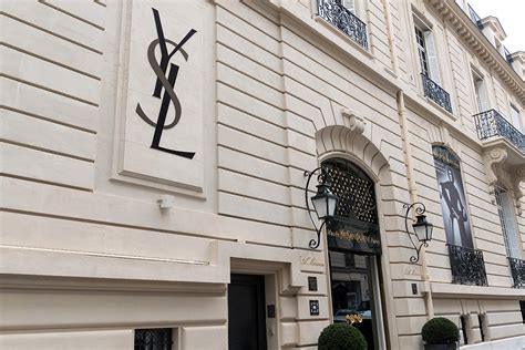 Musée Yves Saint Laurent Paris — Museum Review